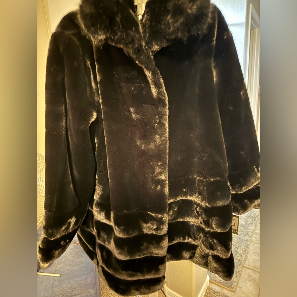GALLERY NEW YORK CHIC HOODED GROOVED FAUX FUR COAT